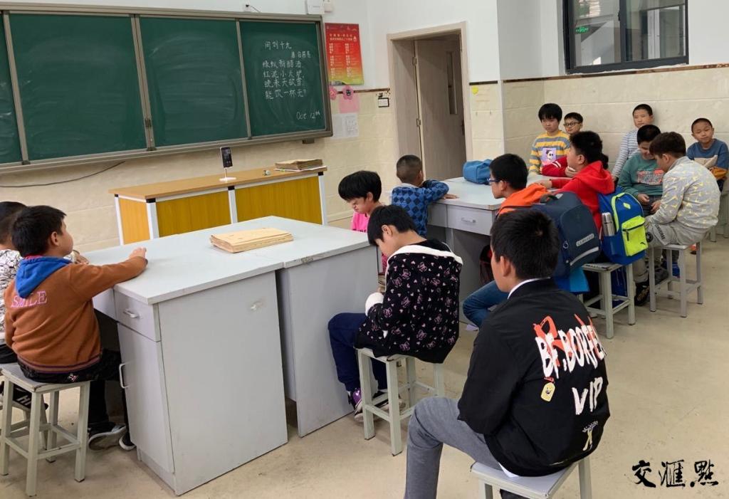 特殊教育学校盲童听大学生宣讲